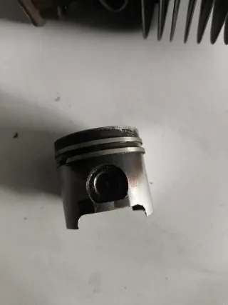 Cilindro y pistón Husqvarna 325L