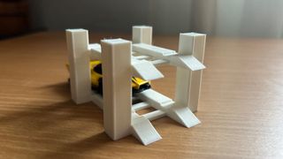 Soporte y expositor para coches Hot Wheels.