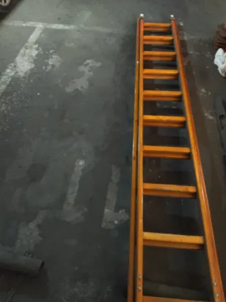 Escalera de tramo de madera