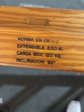 Escalera de tramo de madera