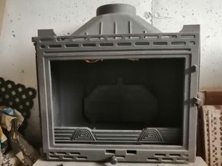Estufa de leña de fundición negra