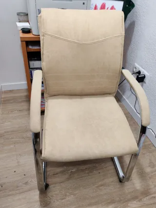Sillón de oficina beige tela y metal