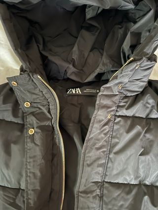 Chaqueta quilted negra con capucha casi Nuevo