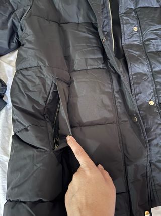 Chaqueta quilted negra con capucha casi Nuevo