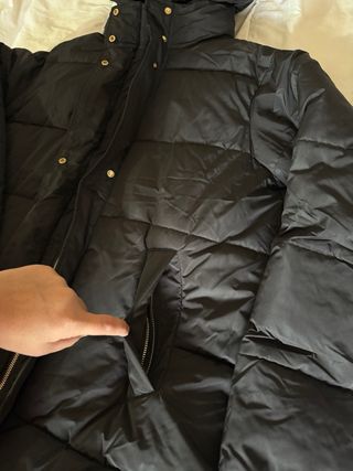 Chaqueta quilted negra con capucha casi Nuevo