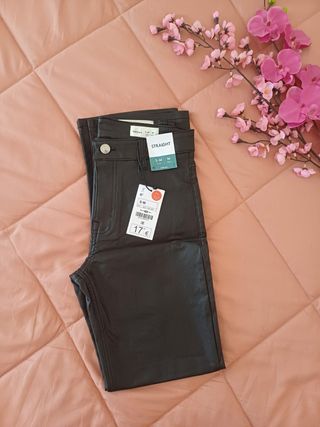 Pantalón polipiel negro pata ancha Nuevo