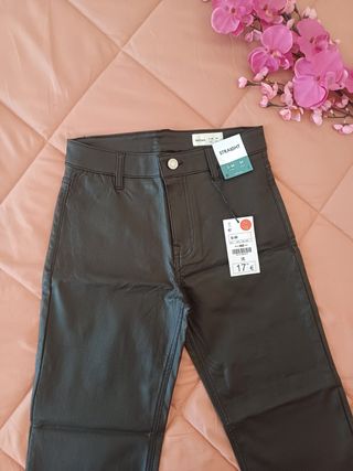 Pantalón polipiel negro pata ancha Nuevo