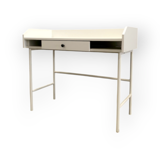 Escritorio blanco con cajón