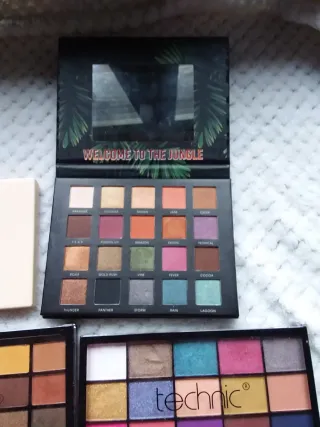 Lote 4 paletas y regalo neceser por 12 euros