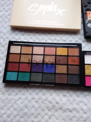 Lote 4 paletas y regalo neceser por 12 euros