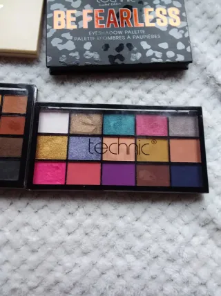 Lote 4 paletas y regalo neceser por 12 euros