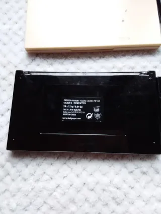 Lote 4 paletas y regalo neceser por 12 euros