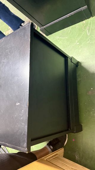 Mesita de noche de madera negra