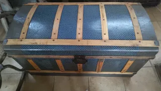 Baúl antiguo decorativo