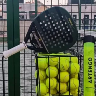 Clases de Padel a domicilio o en pista propia.