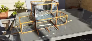 Jaula para pájaros de madera y metal