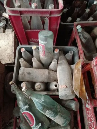 Cajas Cerveza Damm y Coca-Cola