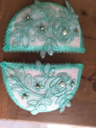 Hombreras Flamenco Encaje Turquesa hechas a mano