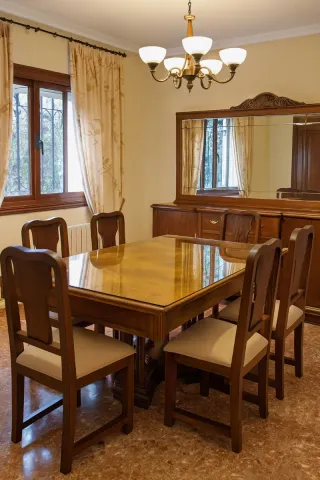 Mesa de comedor maciza con 6 sillas