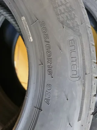 Se vende 2 Neumáticos en perfecto estado