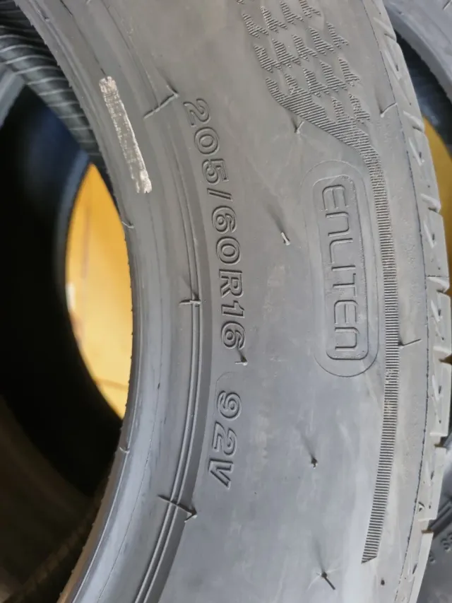 Se vende 2 Neumáticos en perfecto estado