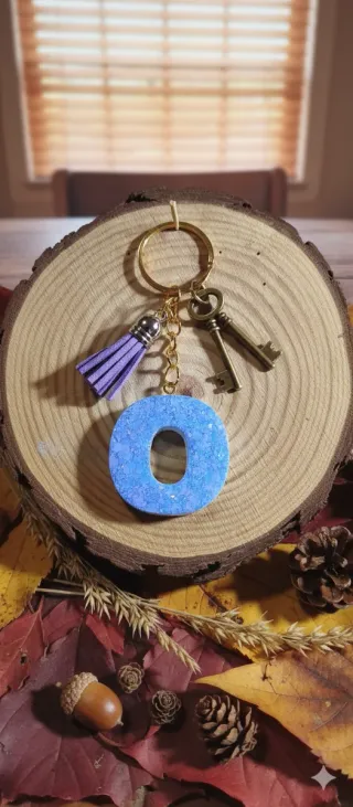 Llavero letra O resina epoxi brillante