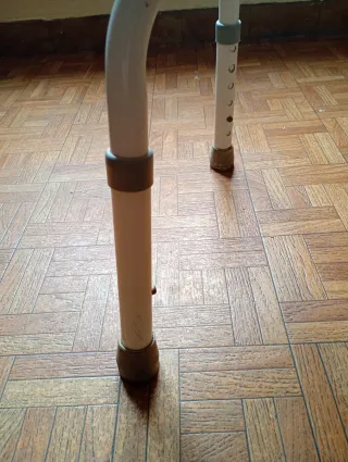 Silla ducha blanca regulable