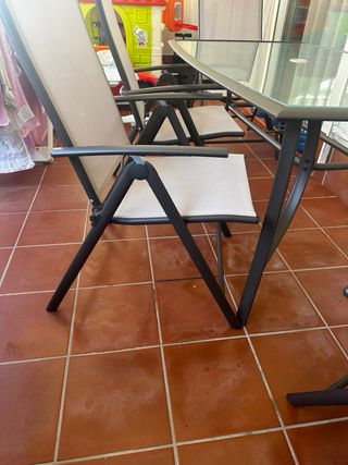 Mesa de jardín cristal y 4 sillas plegables