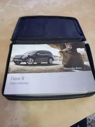 Estuche y manual Mercedes ML