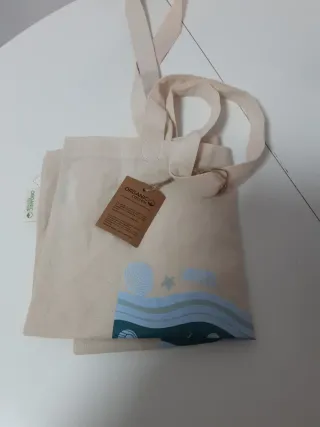 Lotto 11 cappelli, 2 sciarpe e borsa in tessuto