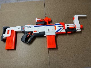Pistola Nerf Blanca y Naranja