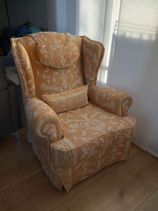 Sillón orejero tela amarillo