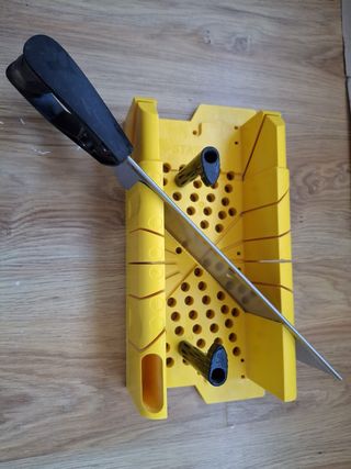 Serrucho y caja ingletar Stanley