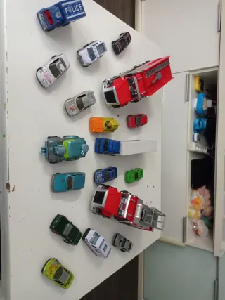 Lote camiones y coches de juguete ( todo 5 euros )