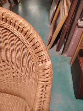 Par de sillones de mimbre.