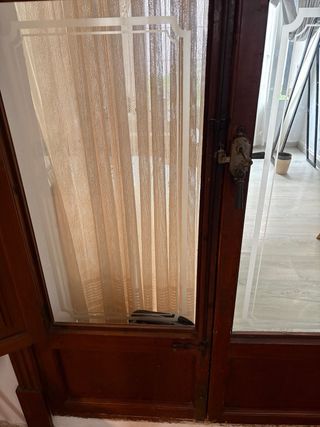 Puerta madera y cristal