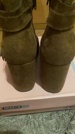 Botines de mujer marrones con flecos