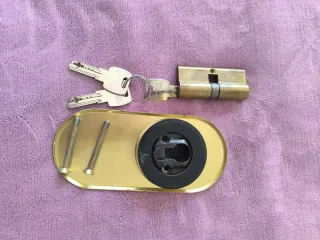 Cerradura de seguridad MCM con 3 llaves