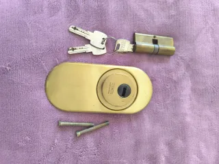 Cerradura de seguridad MCM con 3 llaves