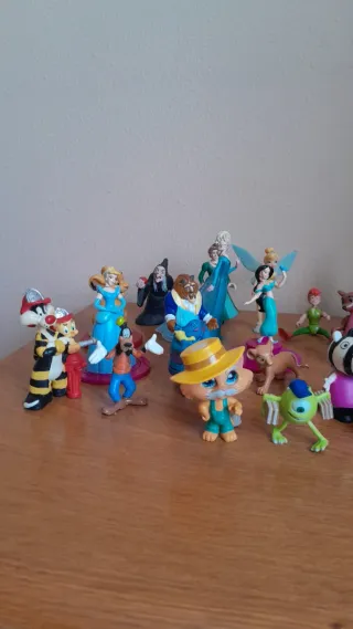 Lote de figuras de personajes