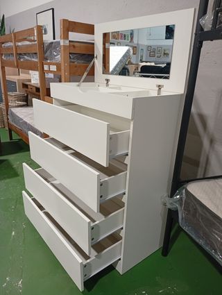 Cómoda blanca con espejo
