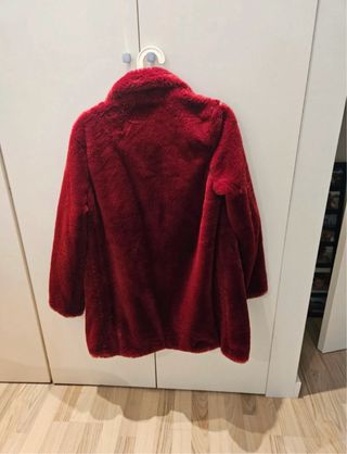 Abrigo pelo rojo Stradivarius Talla M