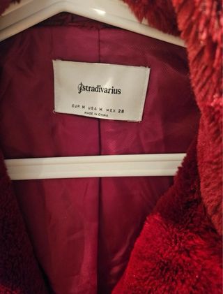 Abrigo pelo rojo Stradivarius Talla M