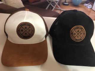 Gorras Marrón y Blanca con Logo