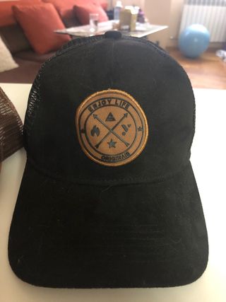 Gorras Marrón y Blanca con Logo