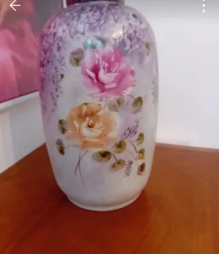 Jarra de porcelana pintada à mão