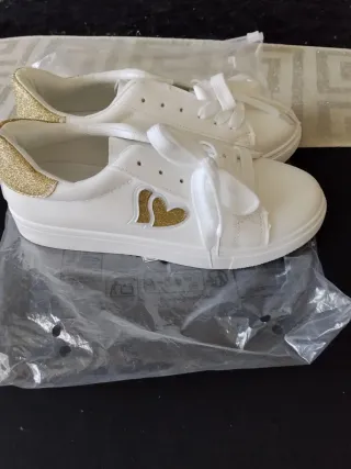 Zapatillas blancas y doradas talla 36