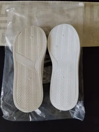 Zapatillas blancas y doradas talla 36