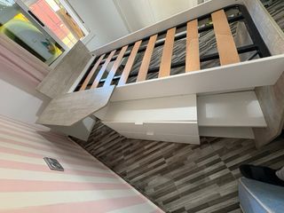 Cama con escritorio y cajón