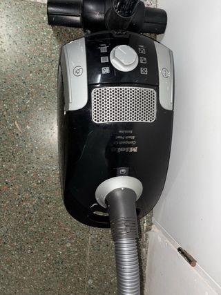 Aspiradora Miele Compact C1 Negra